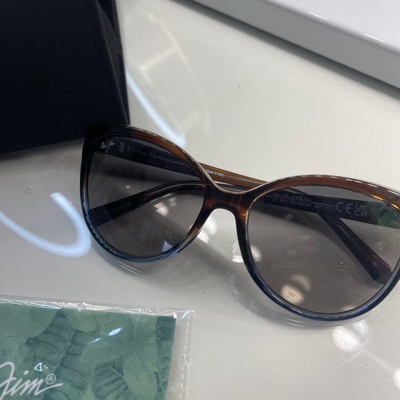 Maui Jim Blue and Brown Sunglasses - Picture 2 of 4